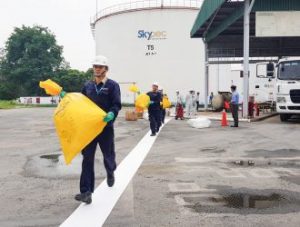 ứng dụng cuộn thấm hút dầu