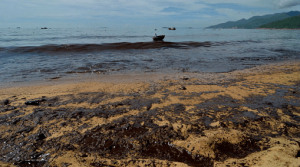 dầu tràn trên biển